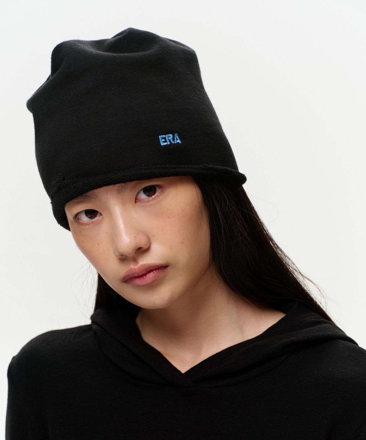이알에이(ERA) UNISEX ERA RAW EDGE CUT SWEAT BEANIE - BLACK