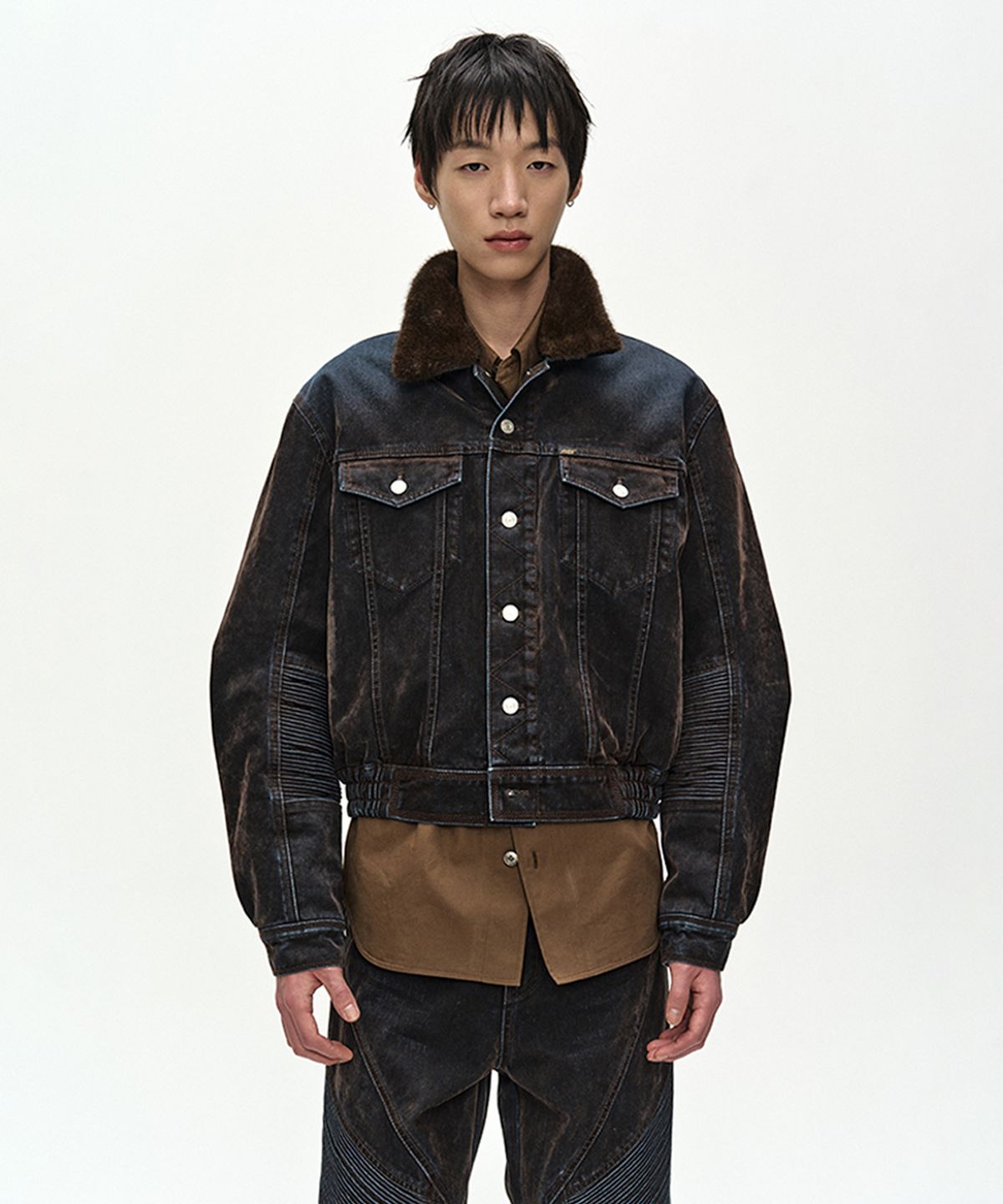 앤더슨벨(ADSB ANDERSSON BELL) UNISEX PADDED DENIM BOMBER JACKET (BROWN/BLUE)