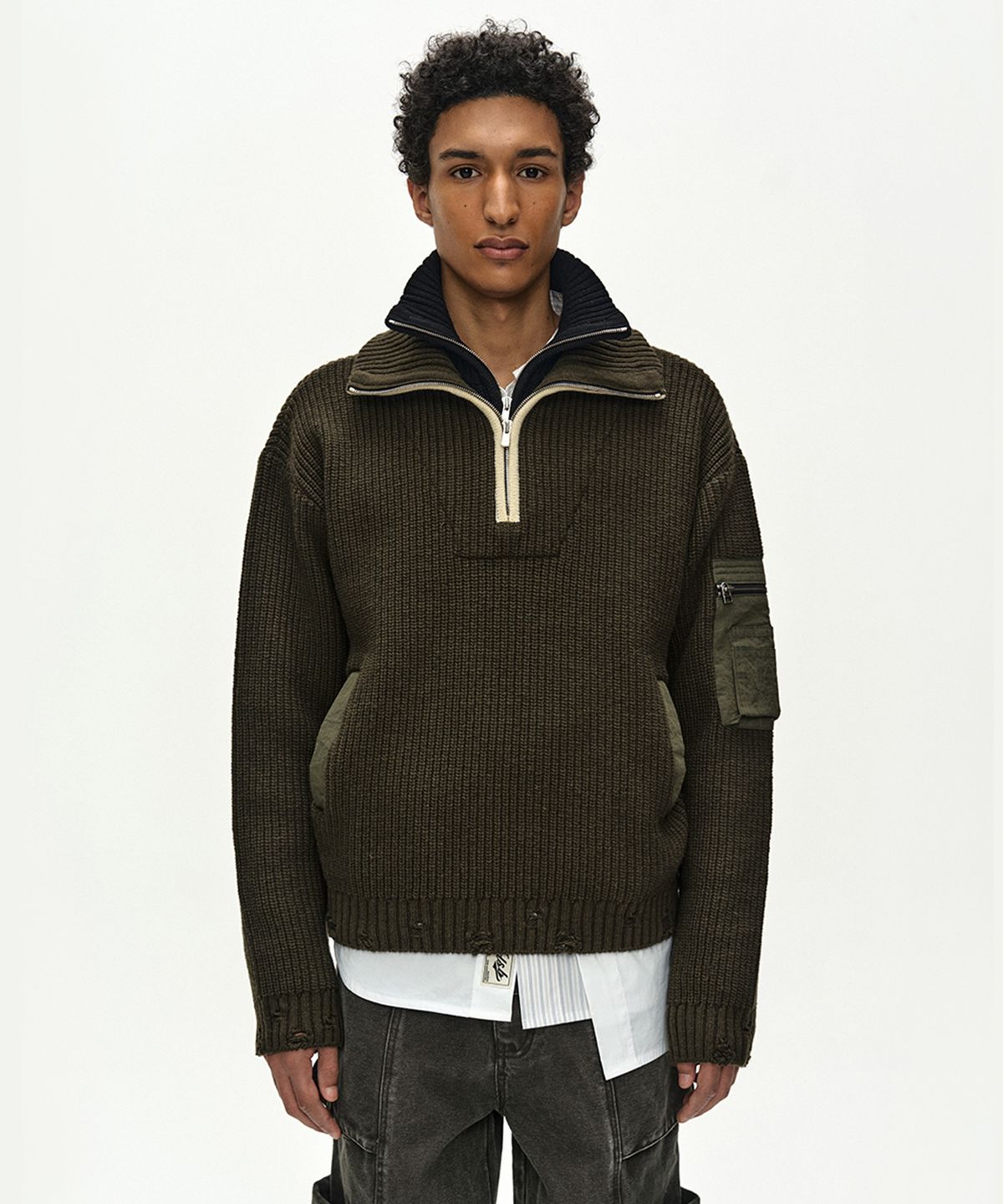 앤더슨벨(ADSB ANDERSSON BELL) DOUBLE LAYERED QUARTER ZIP-UP SWEATER (KHAKI/BLACK)