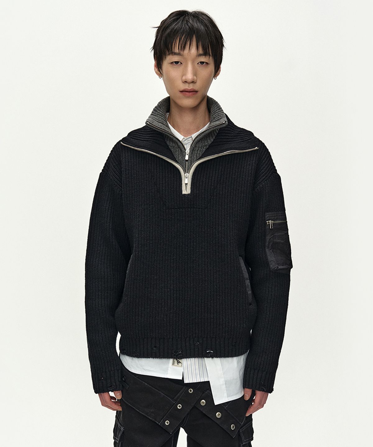 앤더슨벨(ADSB ANDERSSON BELL) DOUBLE LAYERED QUARTER ZIP-UP SWEATER (BLACK/GREY)