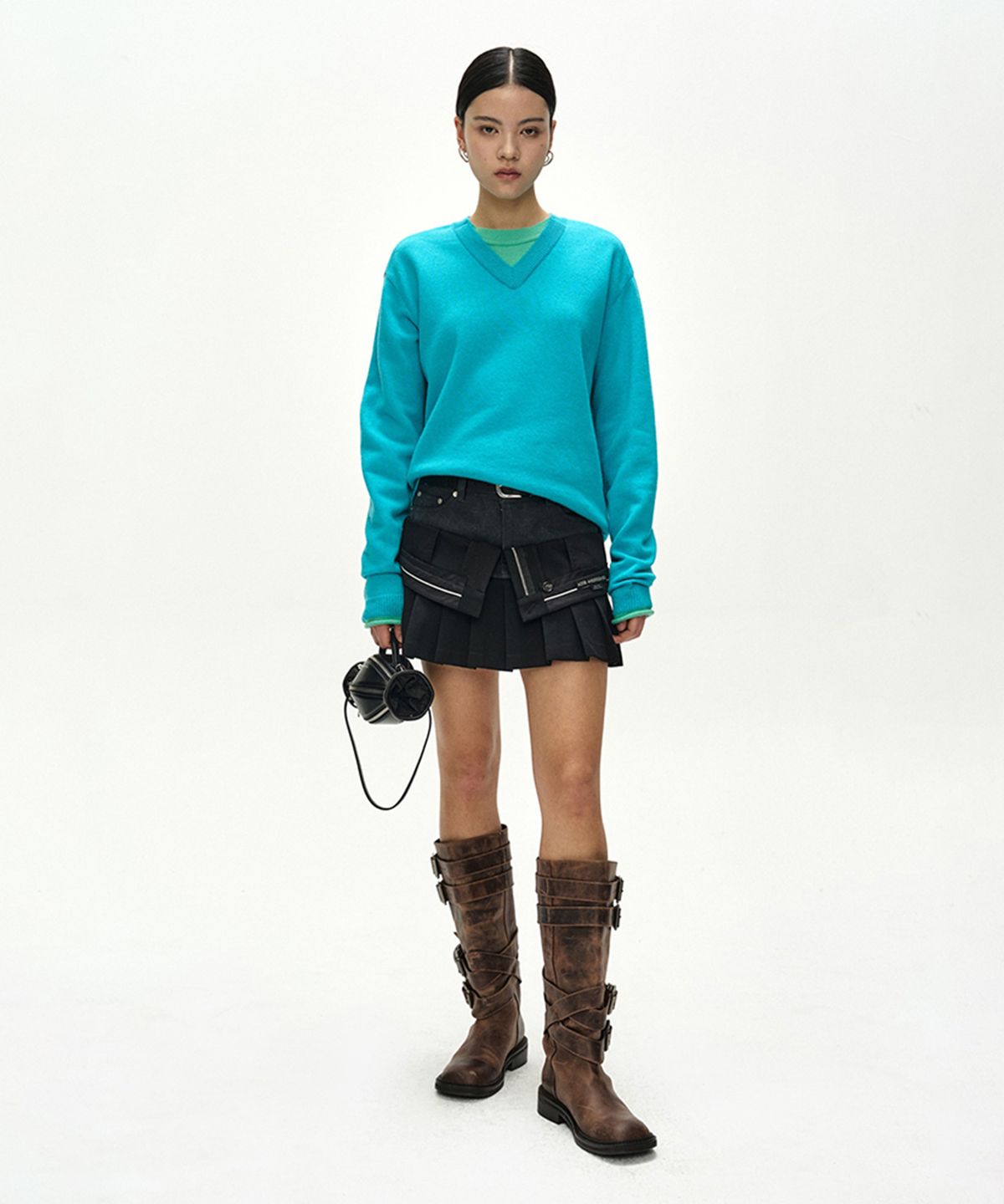 앤더슨벨(ADSB ANDERSSON BELL) UNISEX LAYERED V-NECK SWEATER (SKY BLUE)