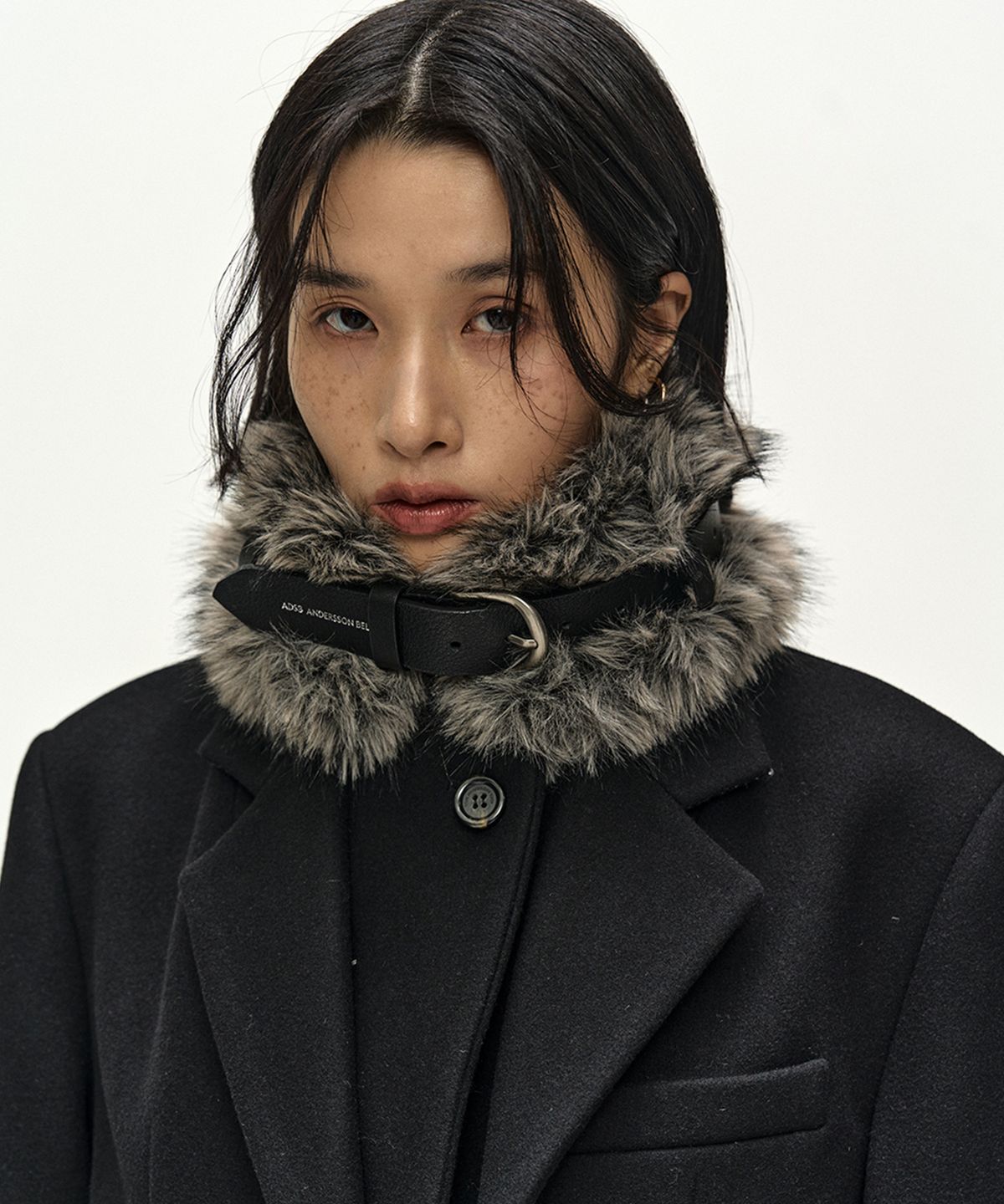 앤더슨벨(ADSB ANDERSSON BELL) BELTED FUR SHORT MUFFLER (GREY)