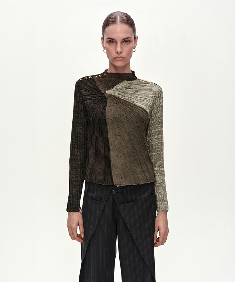 ASYMMETRIC TWIST BUTTON TOP (MULTI)