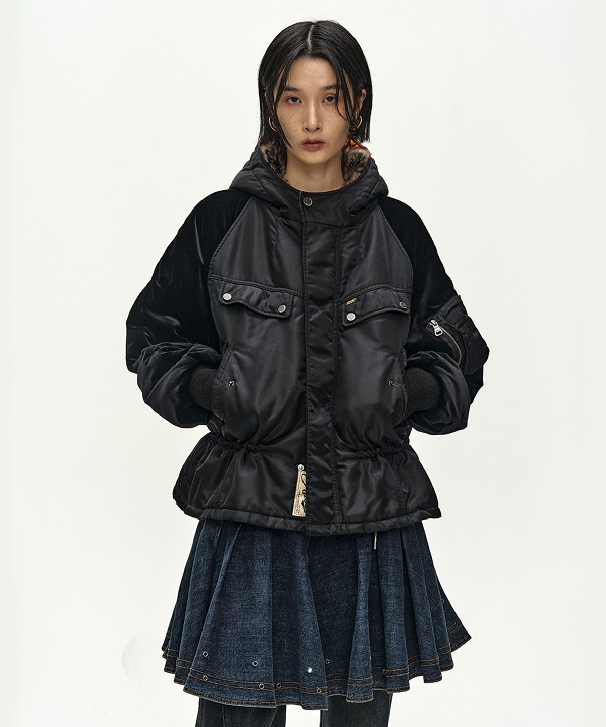 앤더슨벨(ADSB ANDERSSON BELL) UTILITY HOODED PUFFER PEPLUM JACKET (BLACK)