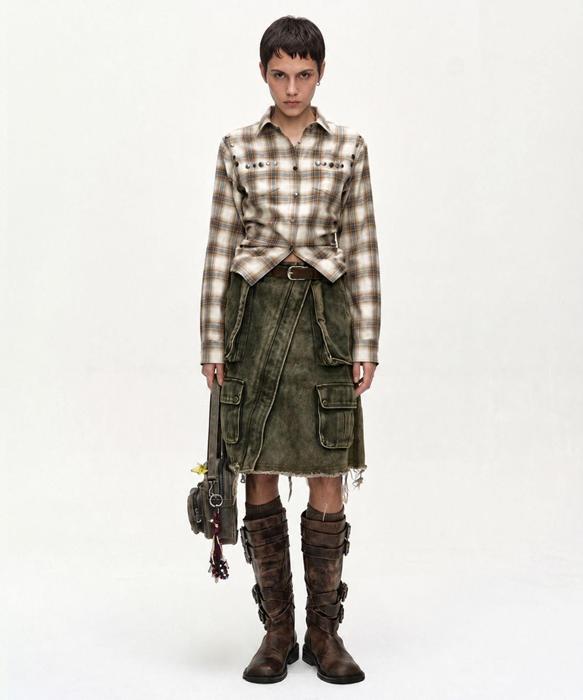 앤더슨벨(ADSB ANDERSSON BELL) CARGO POCKET WRAP SKIRT (KHAKI)