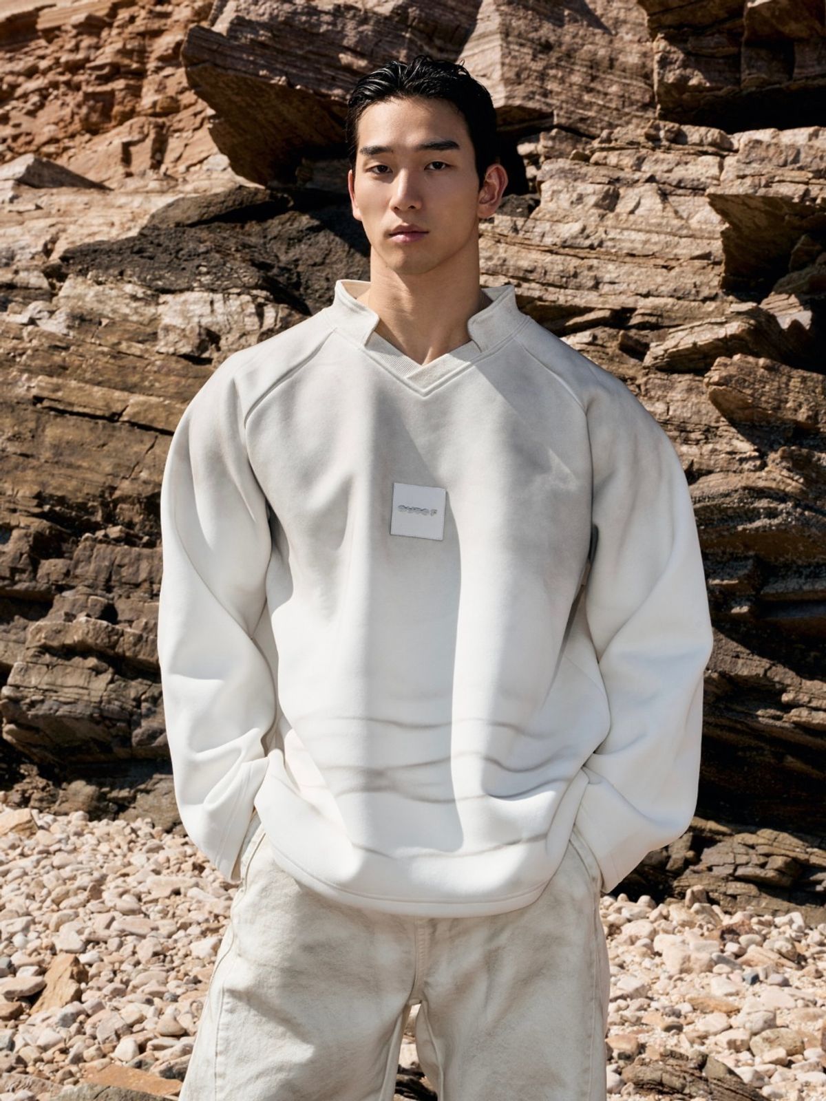 아웃오브(OUTOF) Dirty White Sweat Shirt