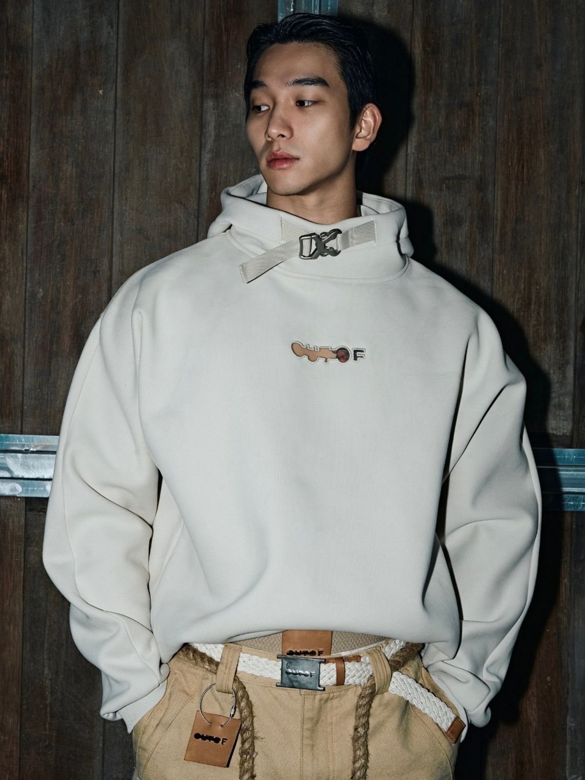 아웃오브(OUTOF) Buckle Belt Neck Logo Hole Hoodie