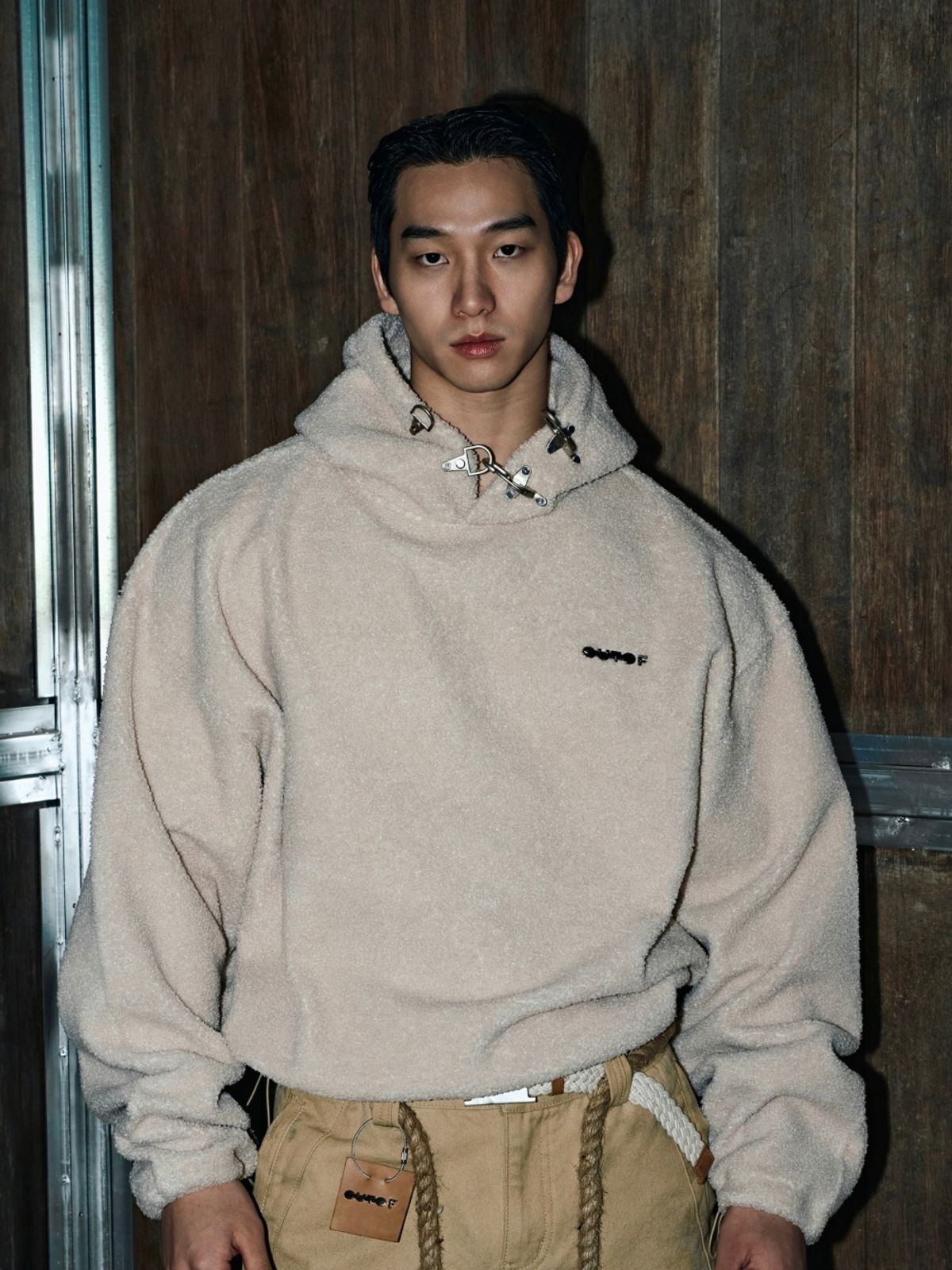 아웃오브(OUTOF) Metal Toggle Neck Fleece Hoodie