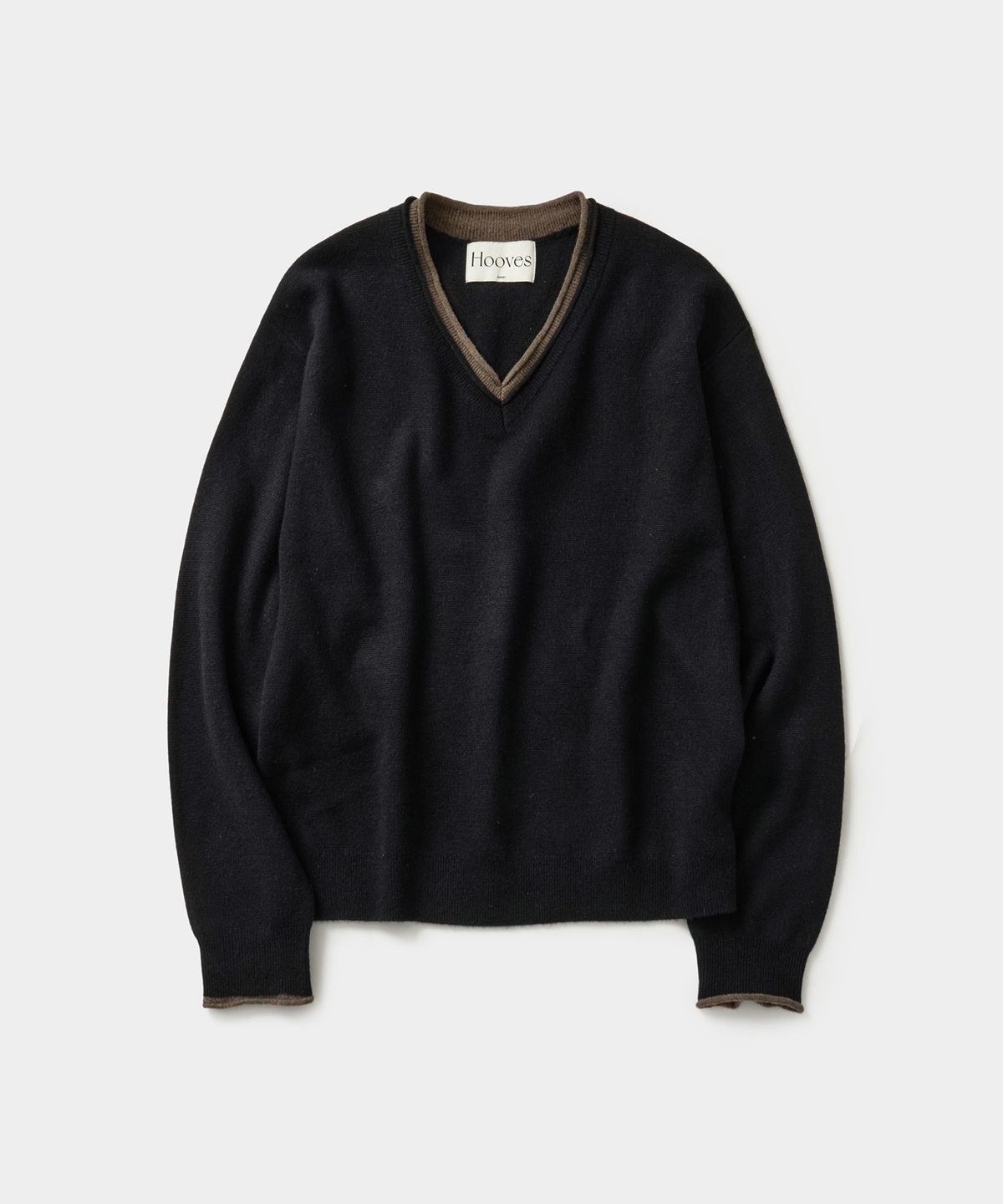 후브스(HOOVES) 더블 라인 브이넥 니트[블랙]