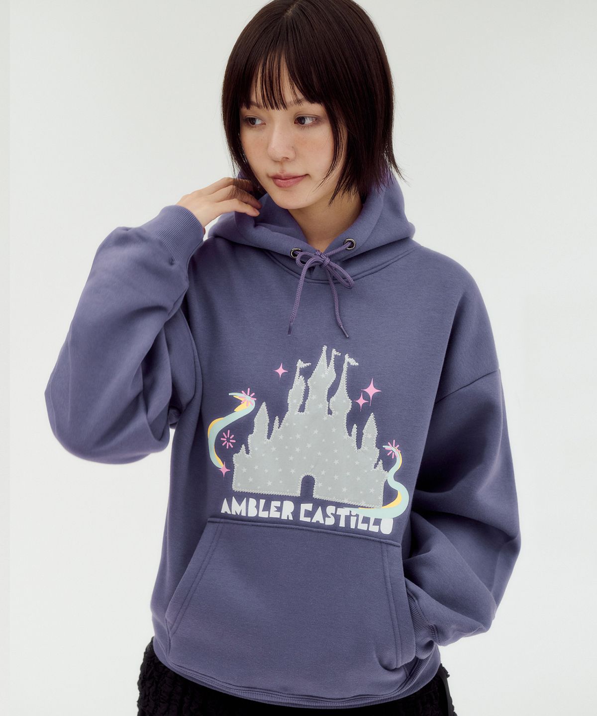 엠블러(AMBLER) Magic Castle 그래픽 후드 티셔츠 AHP1307 (퍼플)
