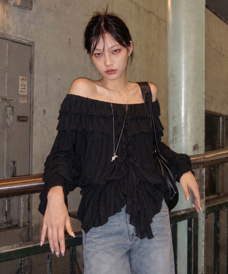 [희진 PICK]BOHEMIAN RUFFLE LAYERED T-SHIRTS (BLACK)