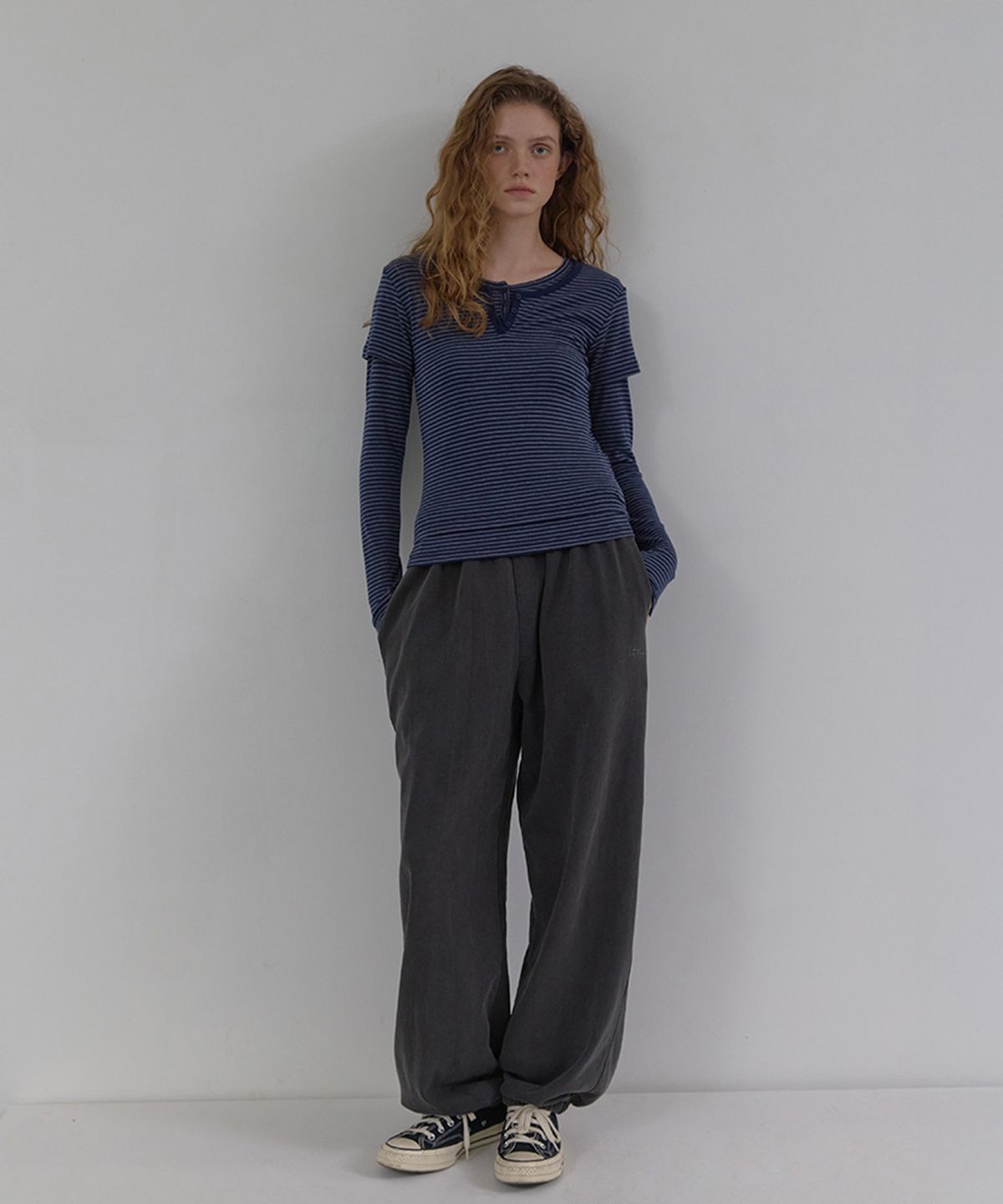 론크(LONQUE) PIGMENT SWEAT JOGGER PANTS (CHARCOAL)