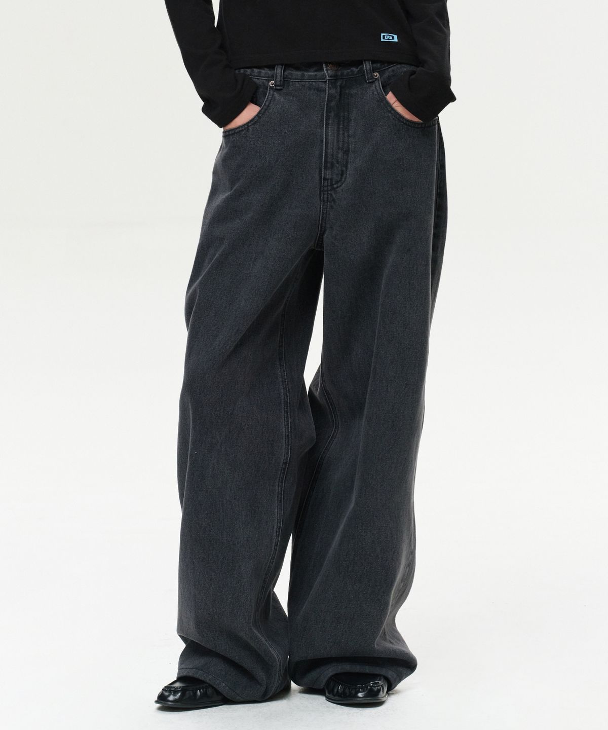 이알에이(ERA) WOMEN ERA WIDE FIT DENIM PANTS - DARK GRAY
