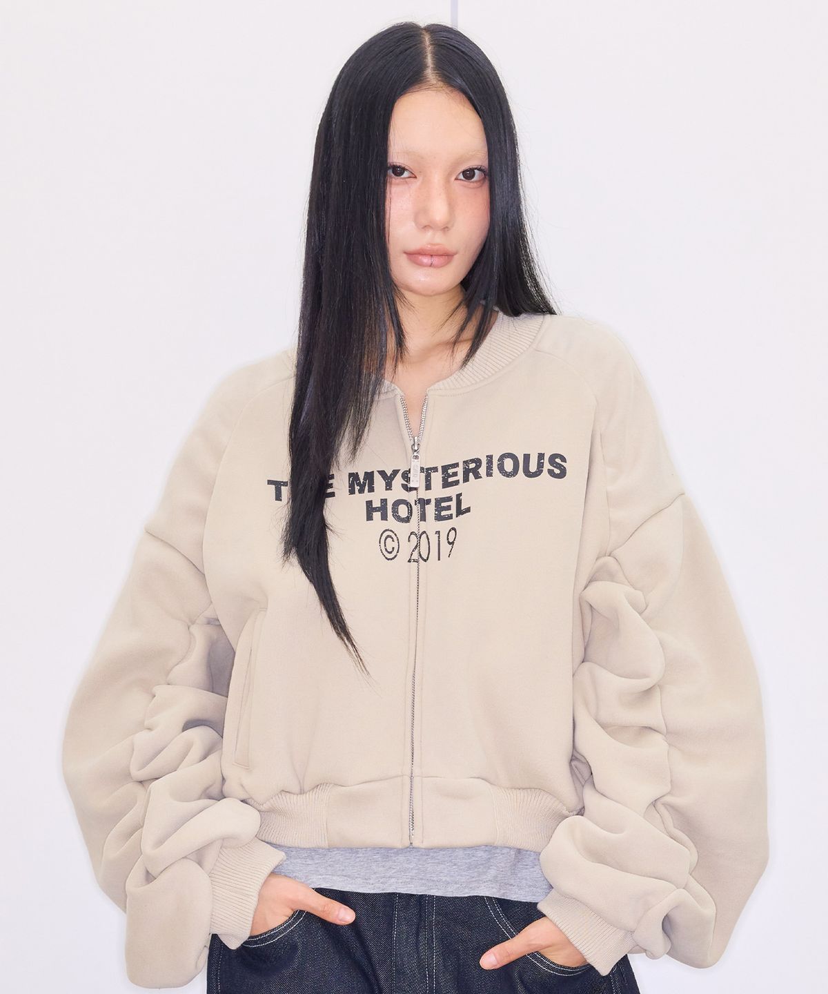미스테리어스호텔(THE MYSTERIOUS HOTEL) TMH FLEECE SHIRRING JK [BEIGE]