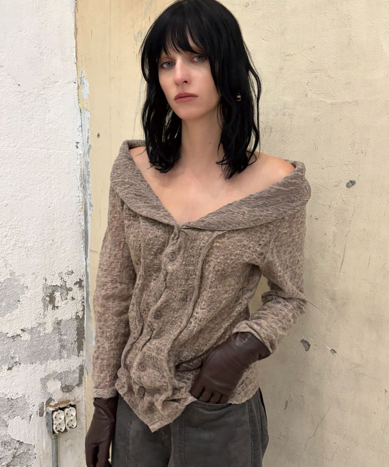 2-WAY FOLD NECK SHIRT (BEIGE)