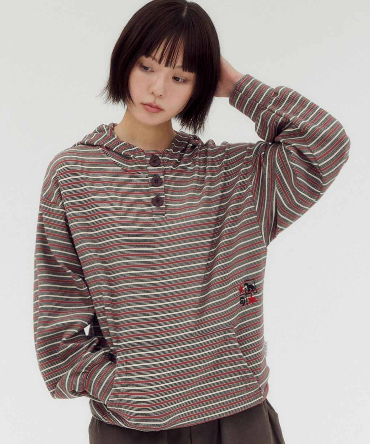 엠블러(AMBLER) Striped Star button hoodie  자수 플리스 후드 티셔츠 AHP1311 (버건디)