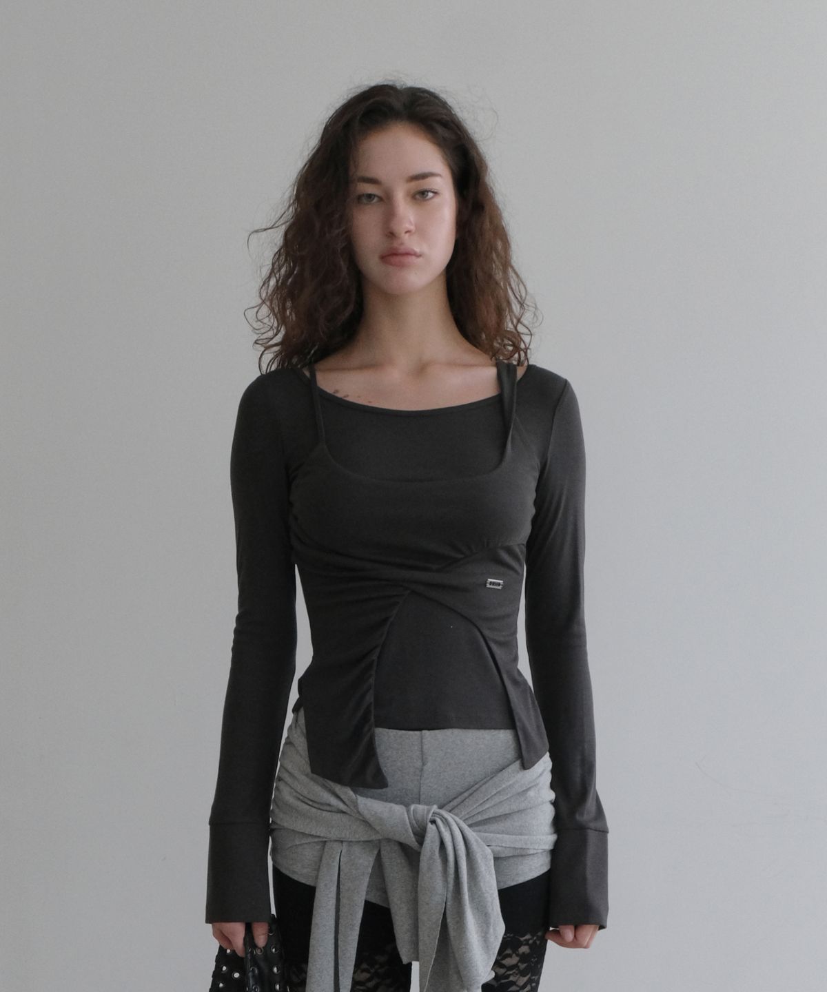 오디너리 홀리데이(ORDINARY HOLIDAY) LAYERED JERSEY T-SHIRT [CHARCOAL]