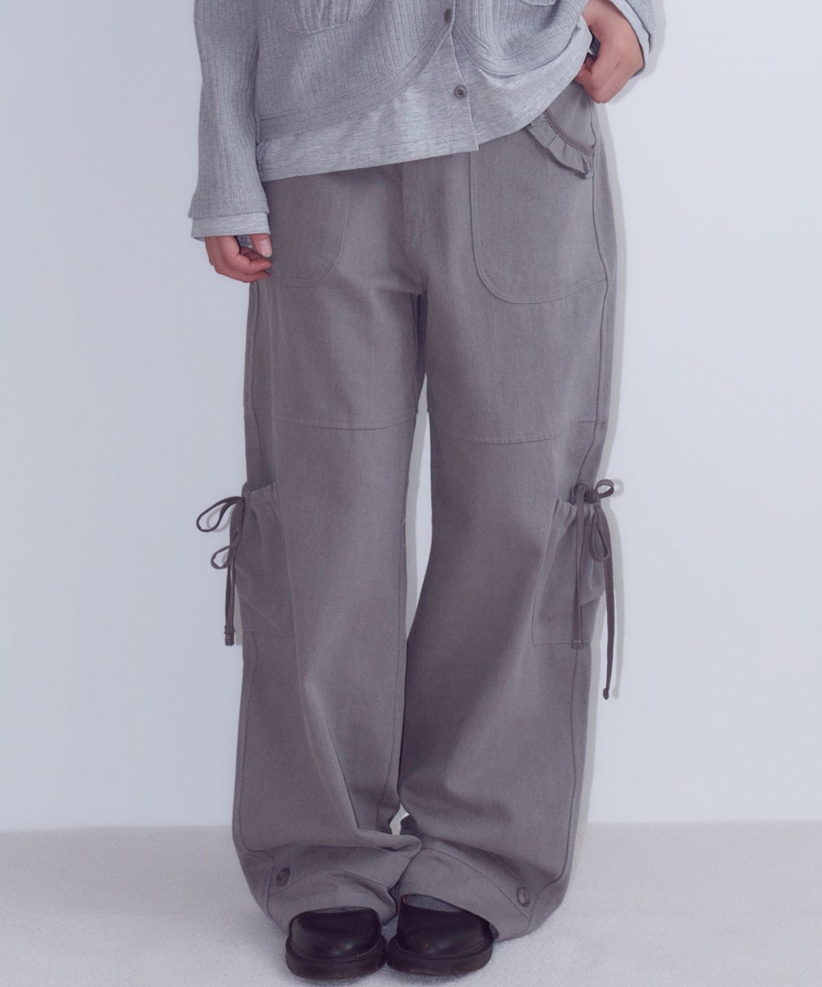 오피쉬(OAFISH) Ruffled Ribbon Pocket Pants, Gray