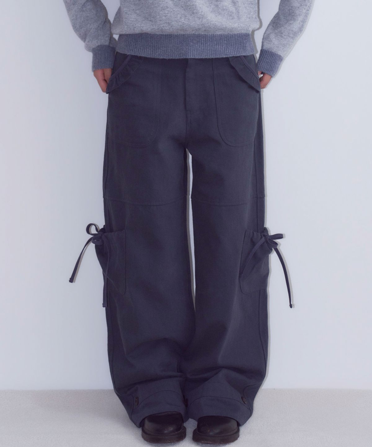 오피쉬(OAFISH) Ruffled Ribbon Pocket Pants, Navy