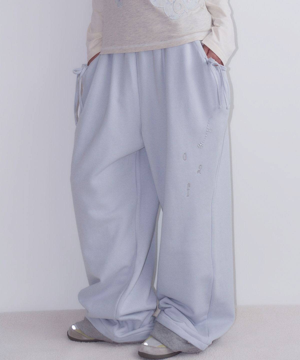오피쉬(OAFISH) Floral Hotfix Layered Sweatpants, Blue
