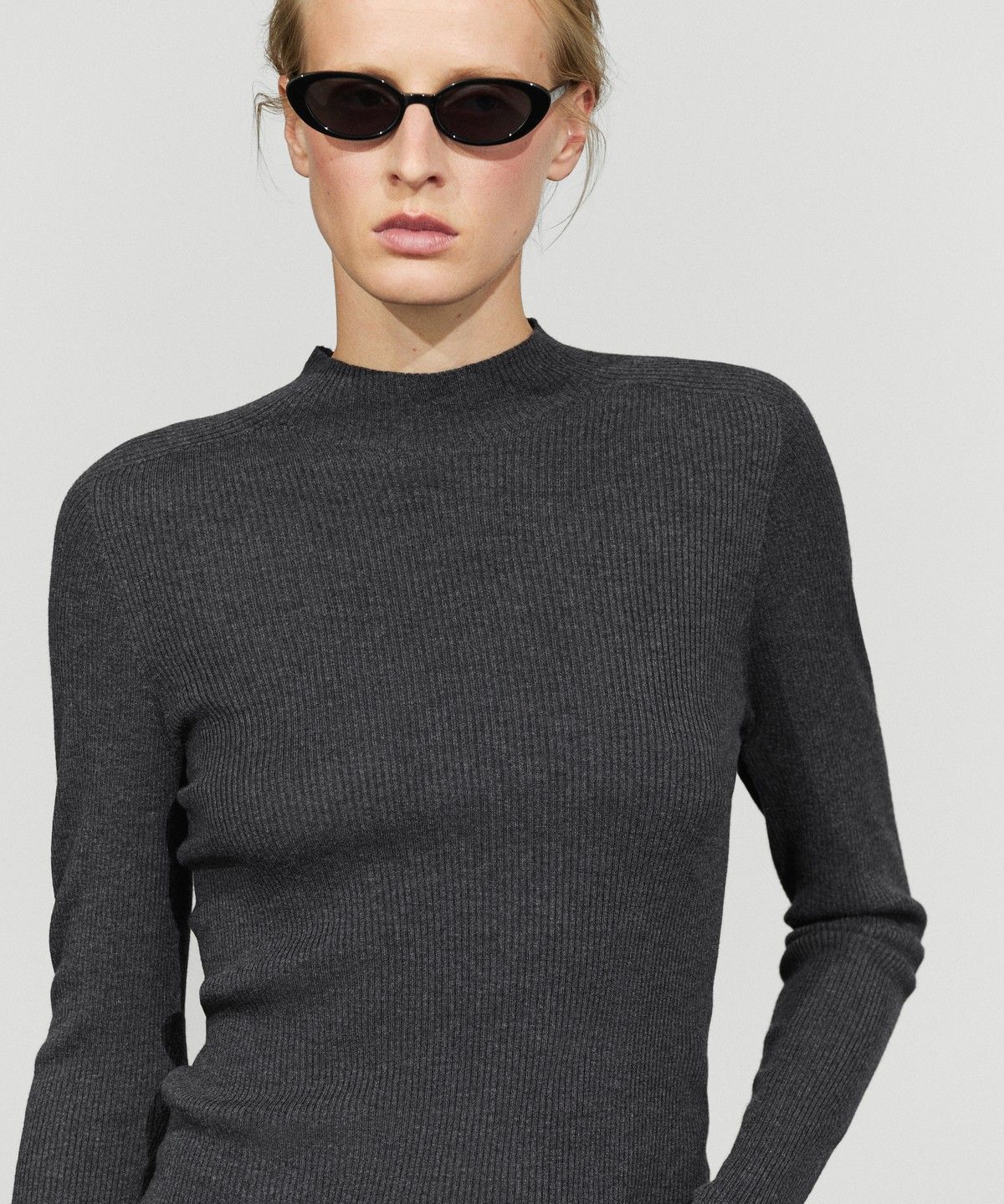 마시모두띠(MASSIMO DUTTI) 립드 터틀넥 니트 스웨터