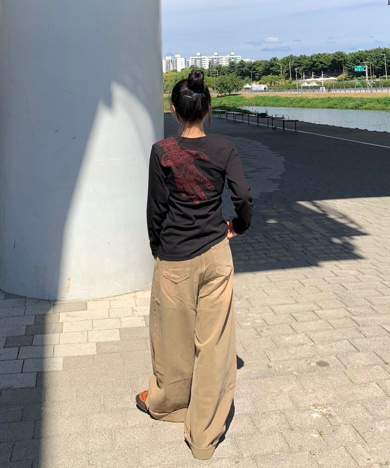 핸드 프린트 롱슬리브 (블랙/레드)