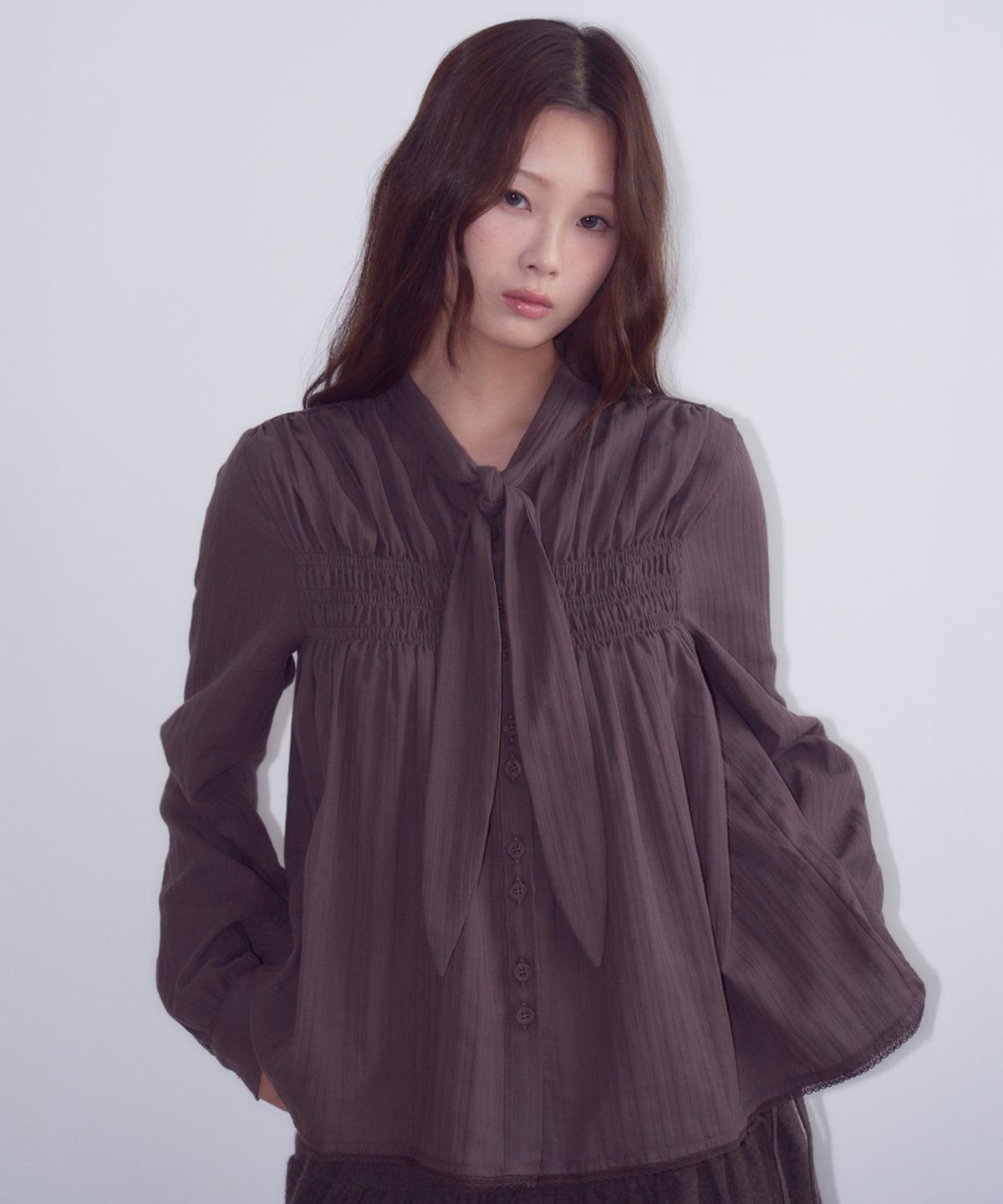 오피쉬(OAFISH) Smocked Tie Blouse, Brown