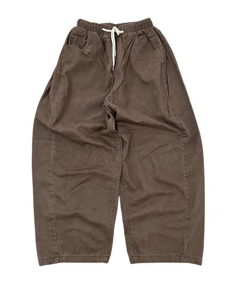 Side Tuck Cotton Curved Pants (Brown)