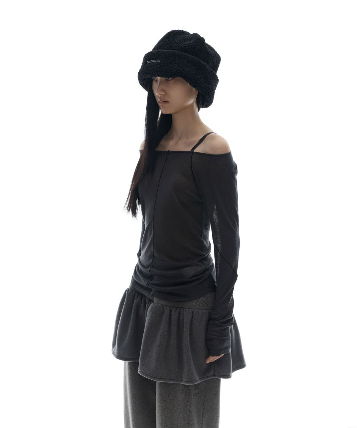 오호스(OJOS) Strap Flatseam Long Sleeve Top / Charcoal