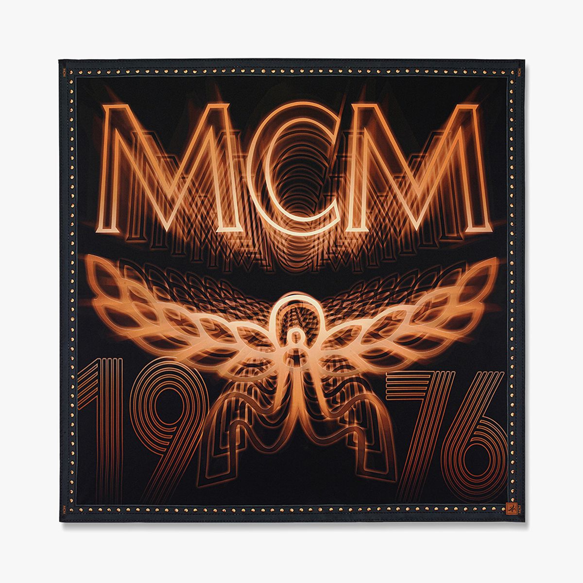 엠씨엠(MCM) M50 로고 실크 스카프 MEFGAMM09BK001