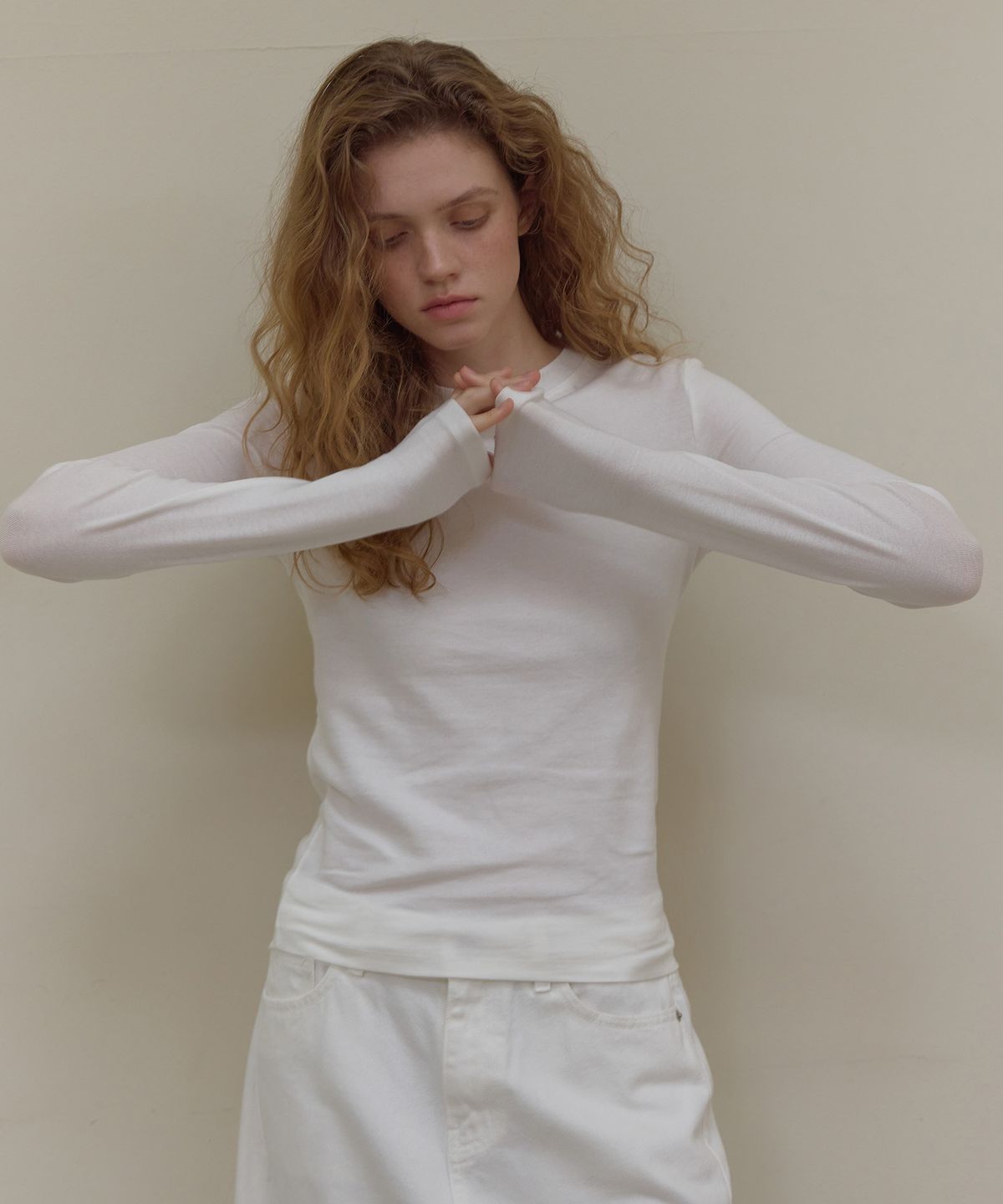 론크(LONQUE) ESSENTIEL ROUND NATURAL SPAN LONG SLEEVE T-SHIRT (IVORY)