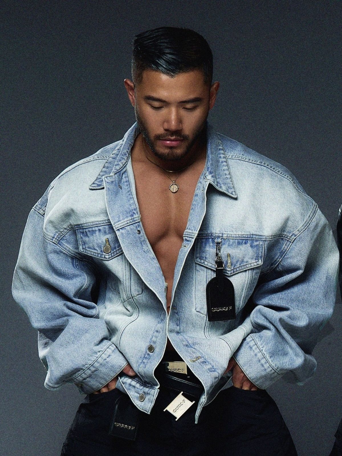 아웃오브(OUTOF) Tag Denim Jacket