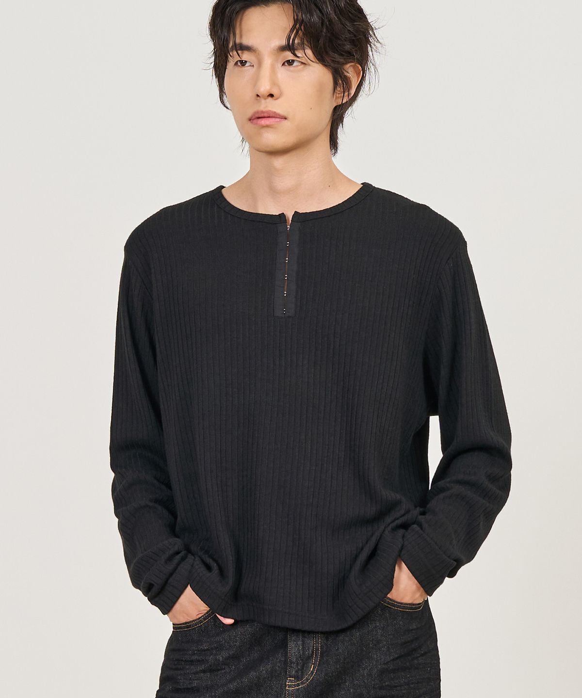 엑스컨테이너(EXCONTAINER) 후크 헨리넥 크롭 롱슬리브 (BLACK)