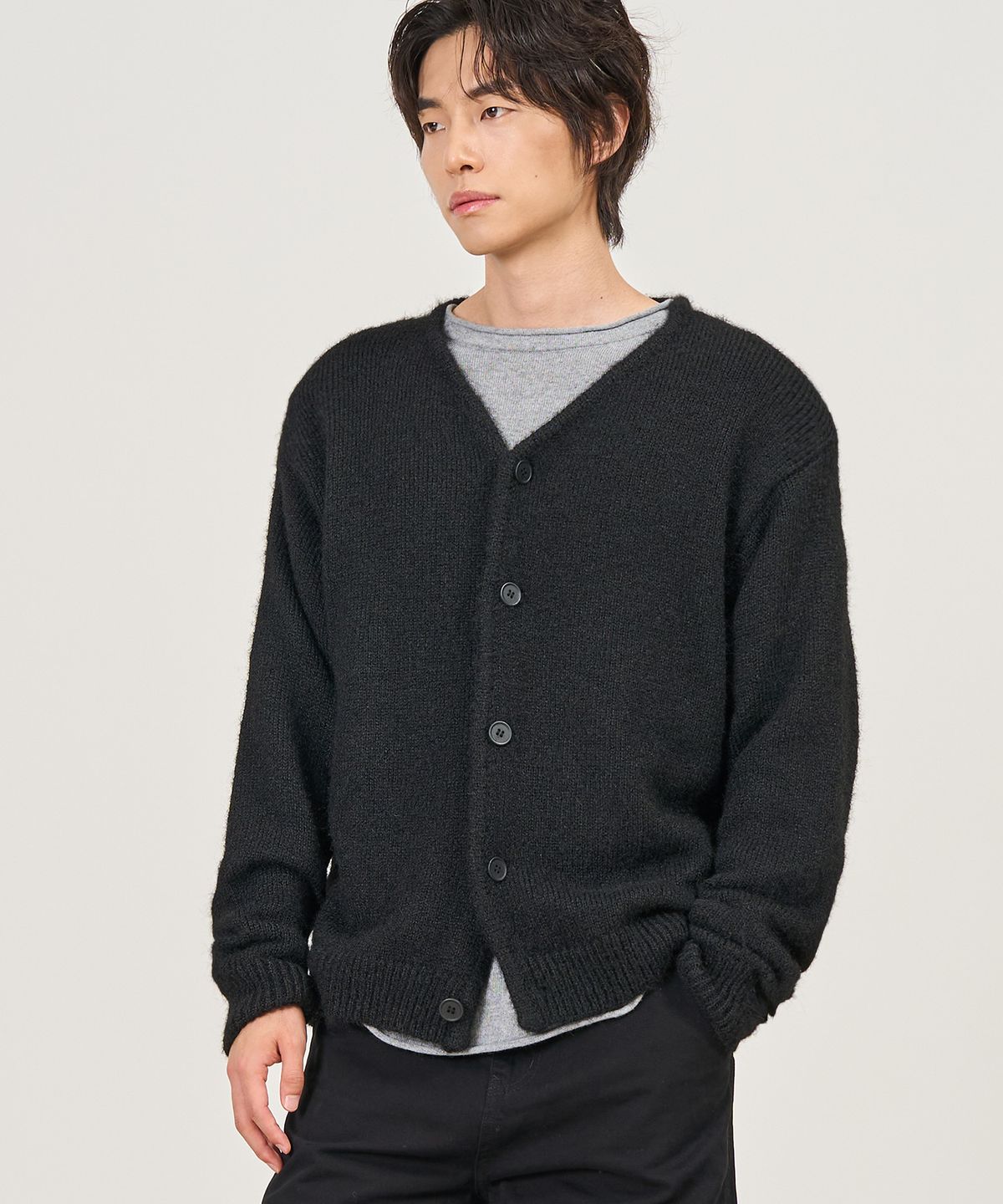 엑스컨테이너(EXCONTAINER) 헤어리 브이넥 크롭 가디건 (BLACK)