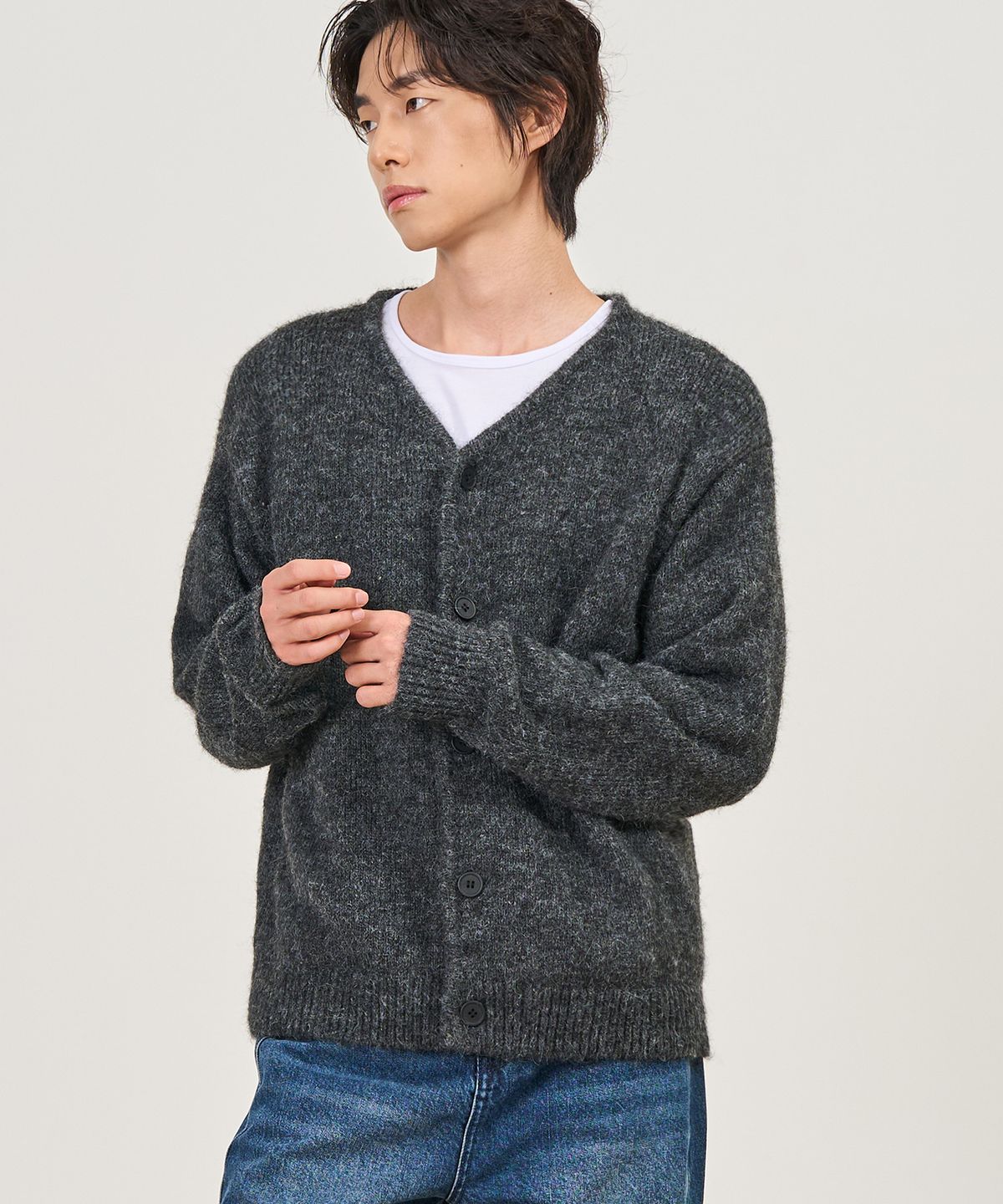 엑스컨테이너(EXCONTAINER) 헤어리 브이넥 크롭 가디건 (CHARCOAL)