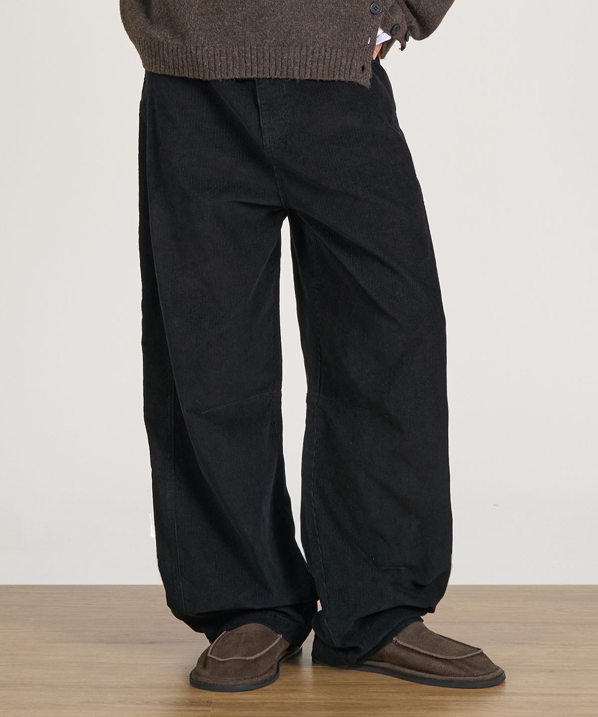 엑스컨테이너(EXCONTAINER) 커브드 와이드 코듀로이 팬츠 (BLACK)