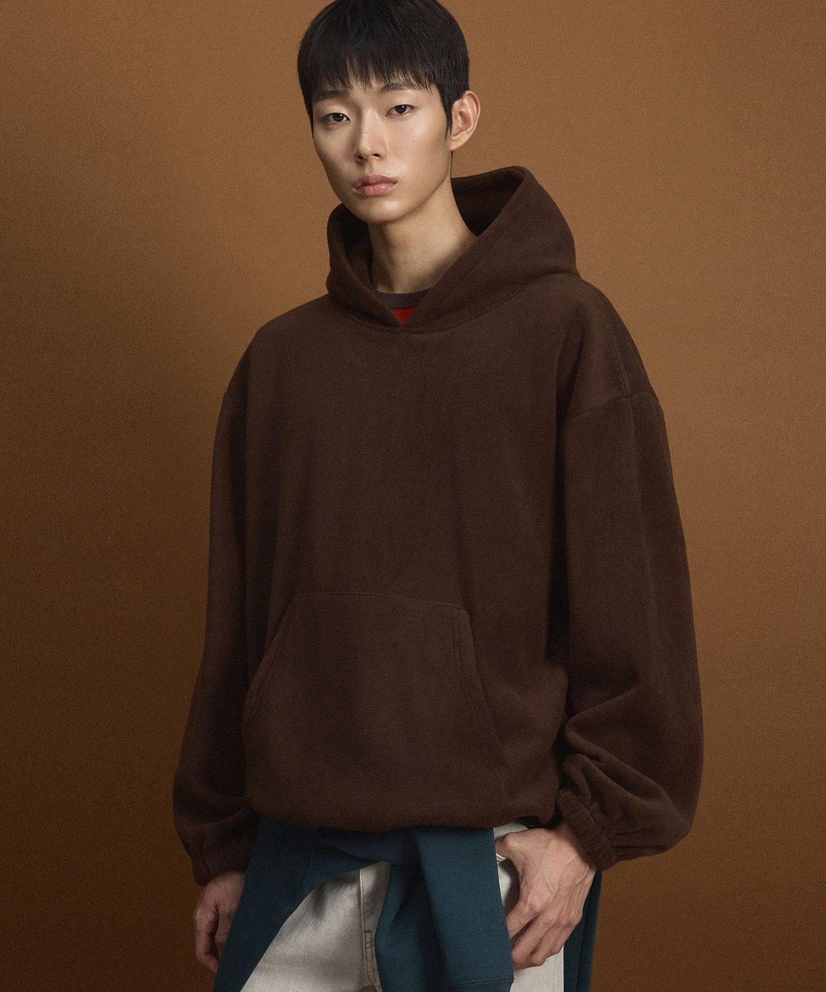 티엔지티(TNGT) Oversized Fleece Hooded Sweatshirt (Brown) TNTS6F101W2