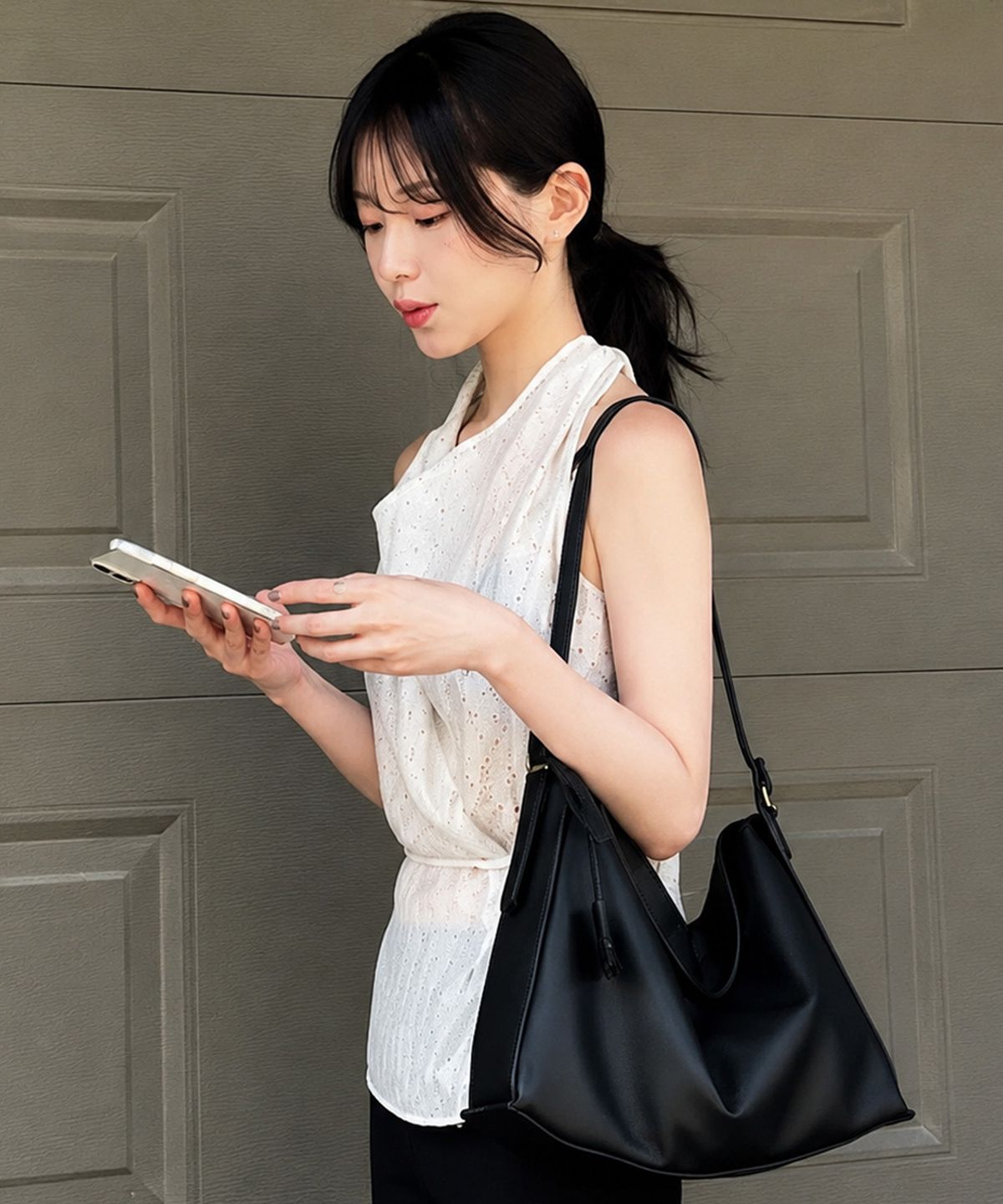 찰스앤키스(CHARLES & KEITH) 라지 레더 탑 플랩 호보백 SL2-40782922
