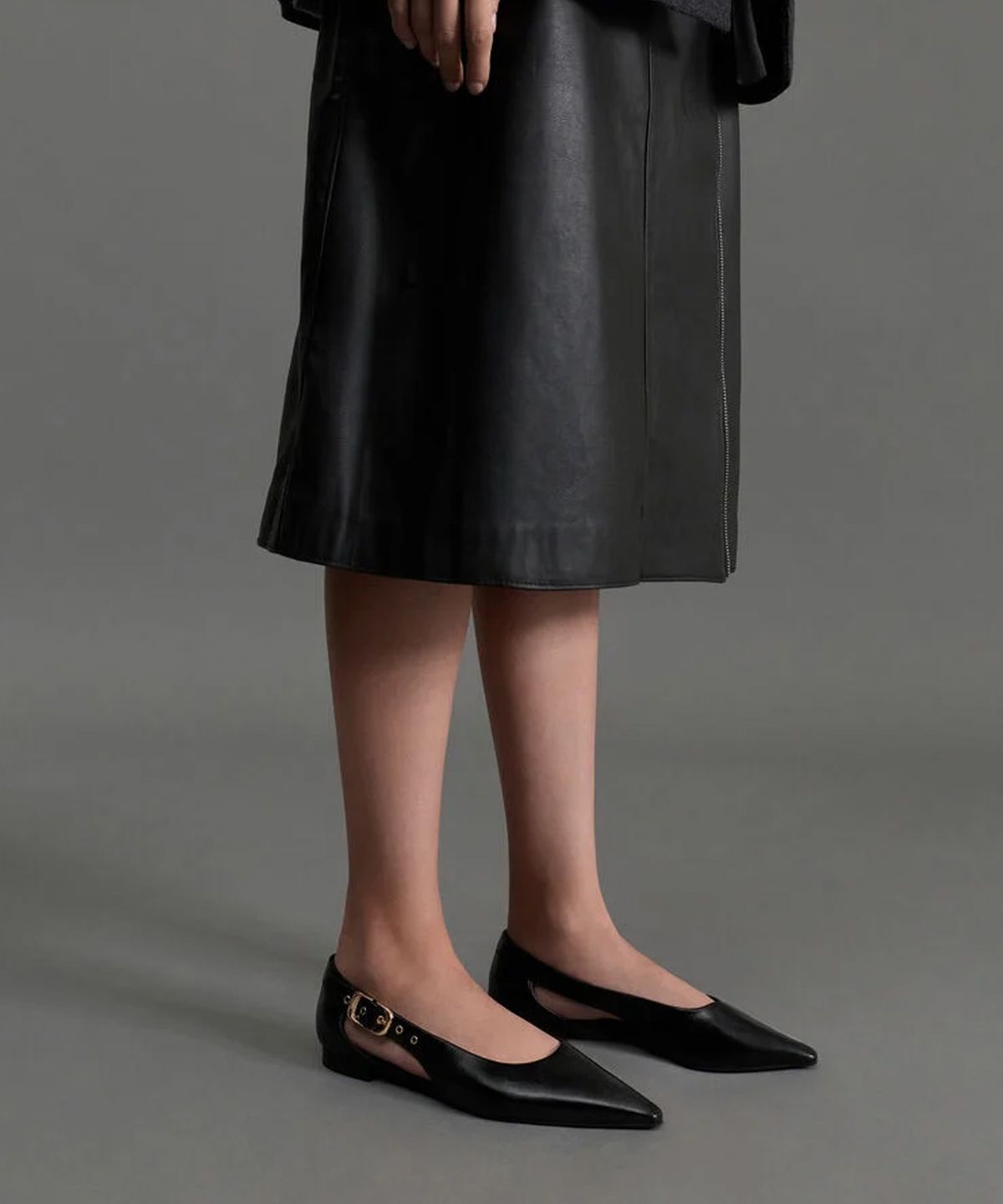 찰스앤키스(CHARLES & KEITH) 버클 컷아웃 발레리나 플랫 2colors CK1-70381240