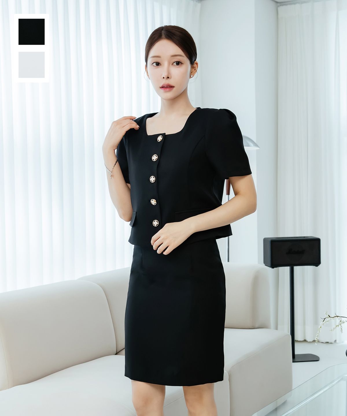 살롱드서울(SALON DE SEOUL) 퍼프 숄더 스퀘어넥 반팔 재킷  & H라인 미니스커트 [ White / Black ]