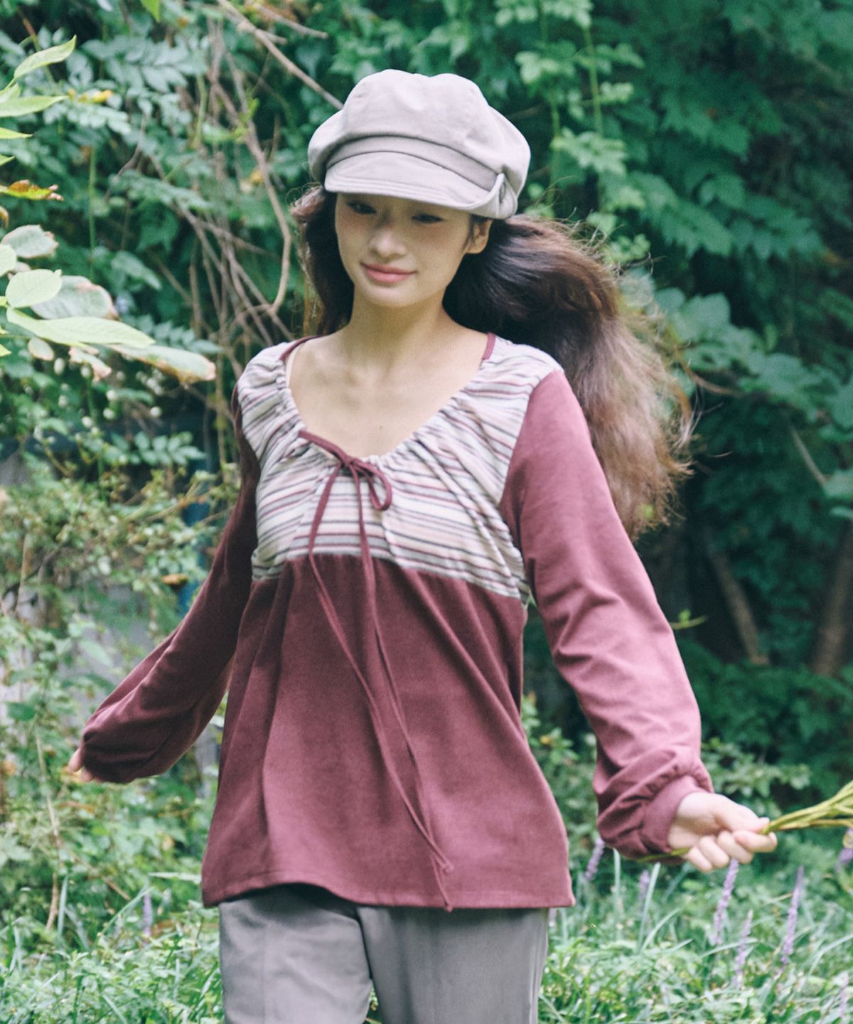 잇자바이브(ITZAVIBE) STRING STRIPE SHIRRING LONG SLEEVE - BURGUNDY