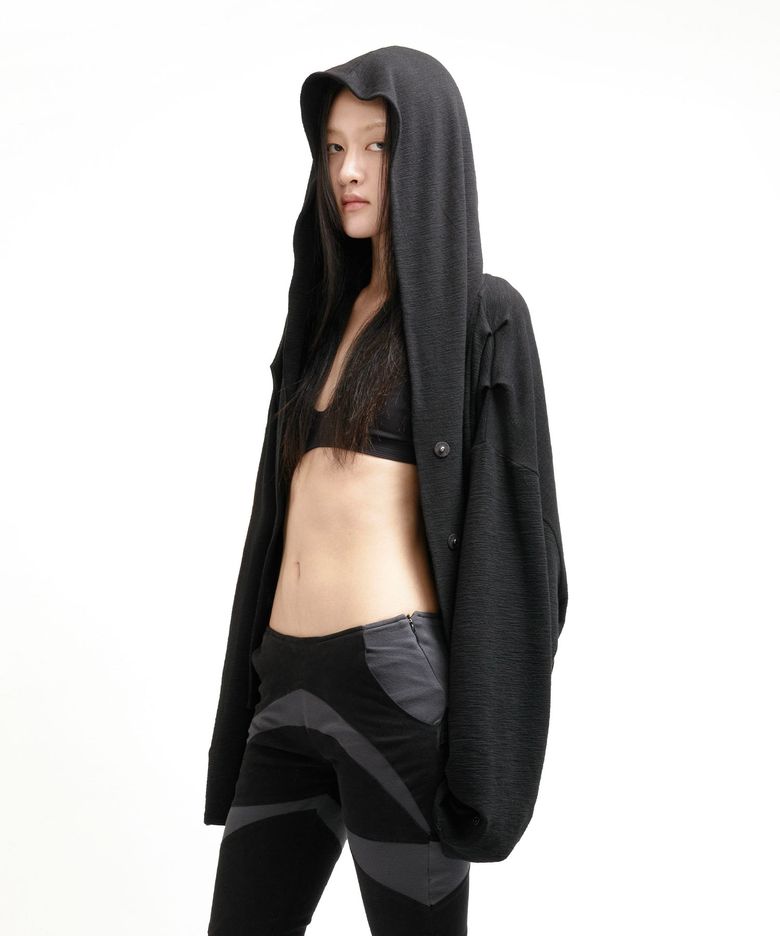 GATHERED VOLUME HOODED JACKET BLACK