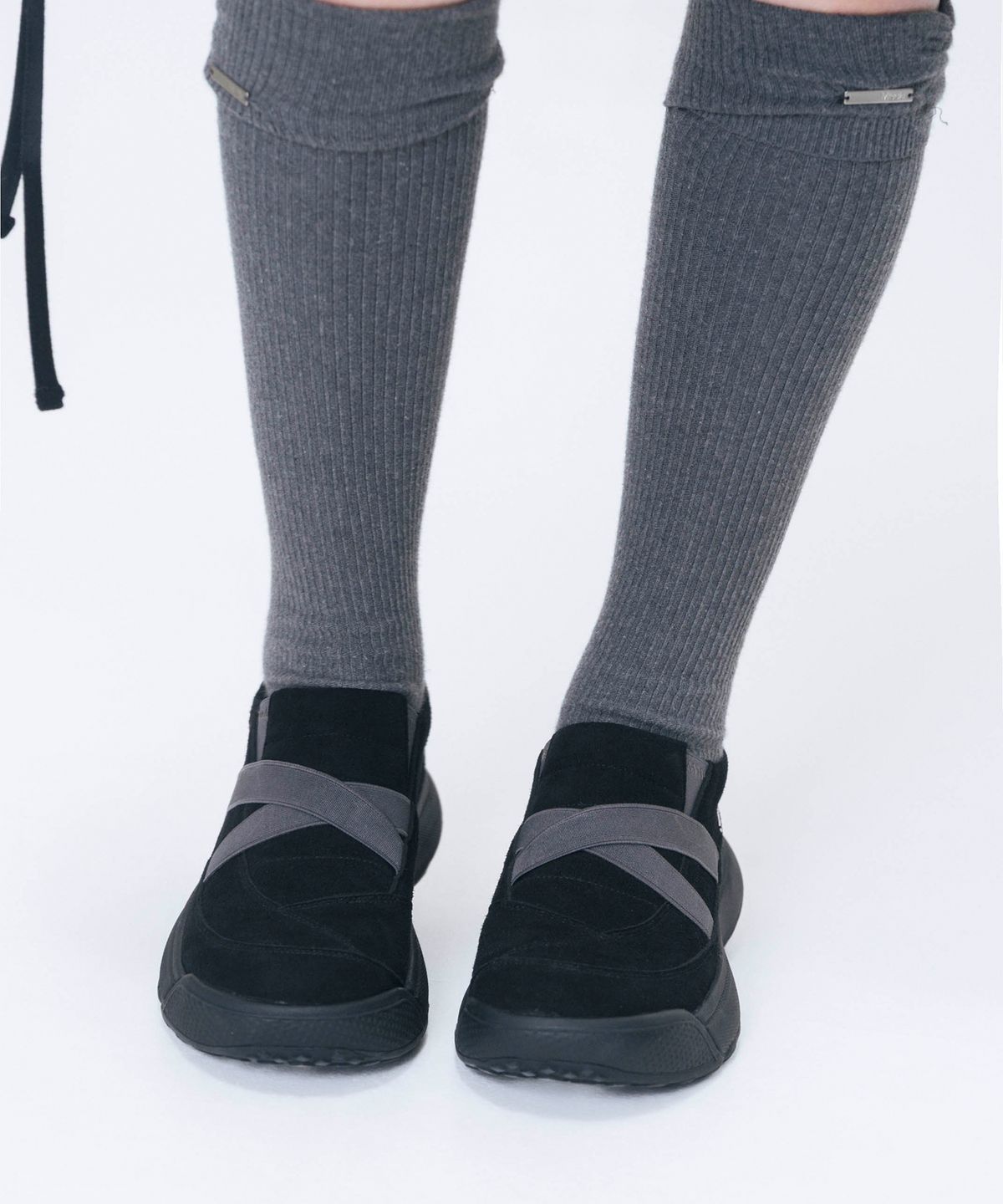 미세키서울(MISEKI SEOUL) Cut line band slip-on BLACK