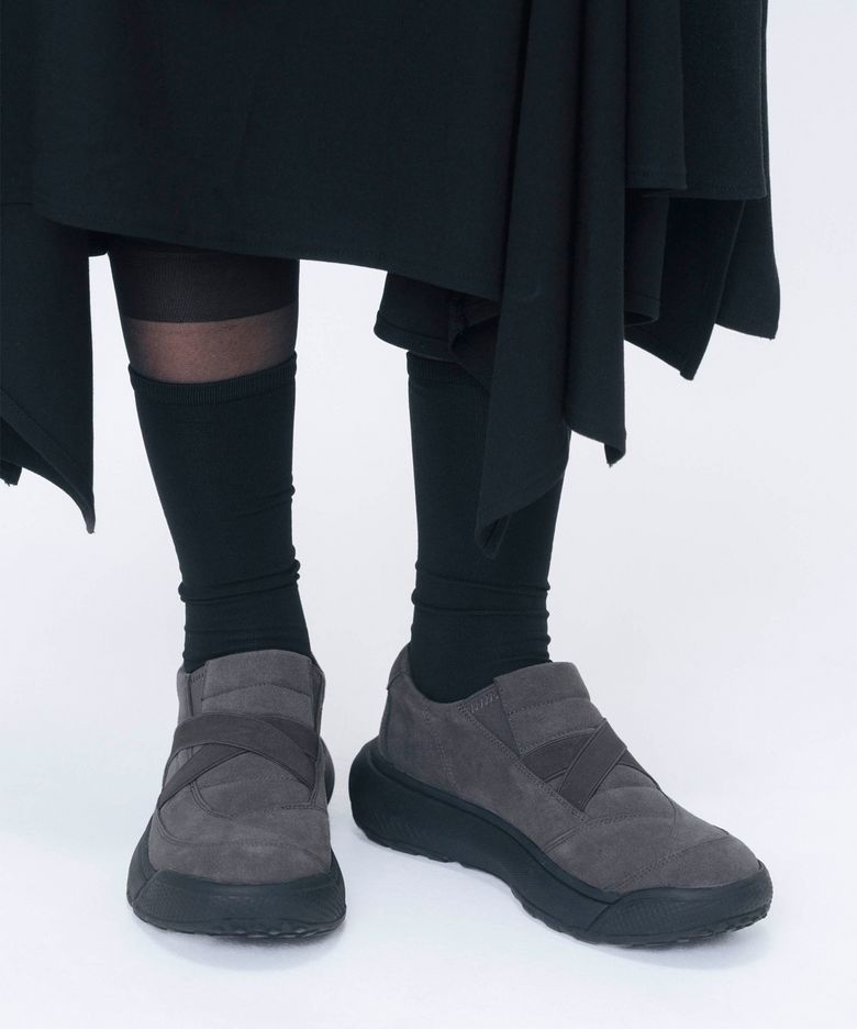 Cut line band slip-on CHARCOAL