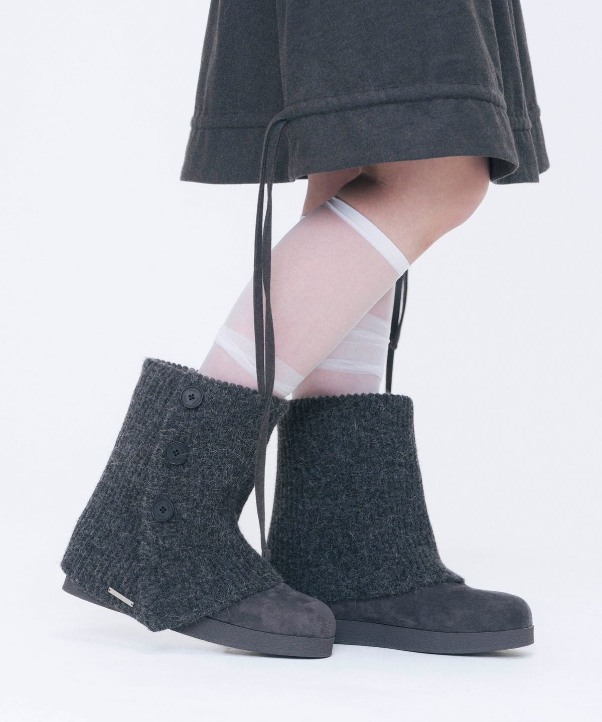 미세키서울(MISEKI SEOUL) Button knit Warmer Boots CHARCOAL