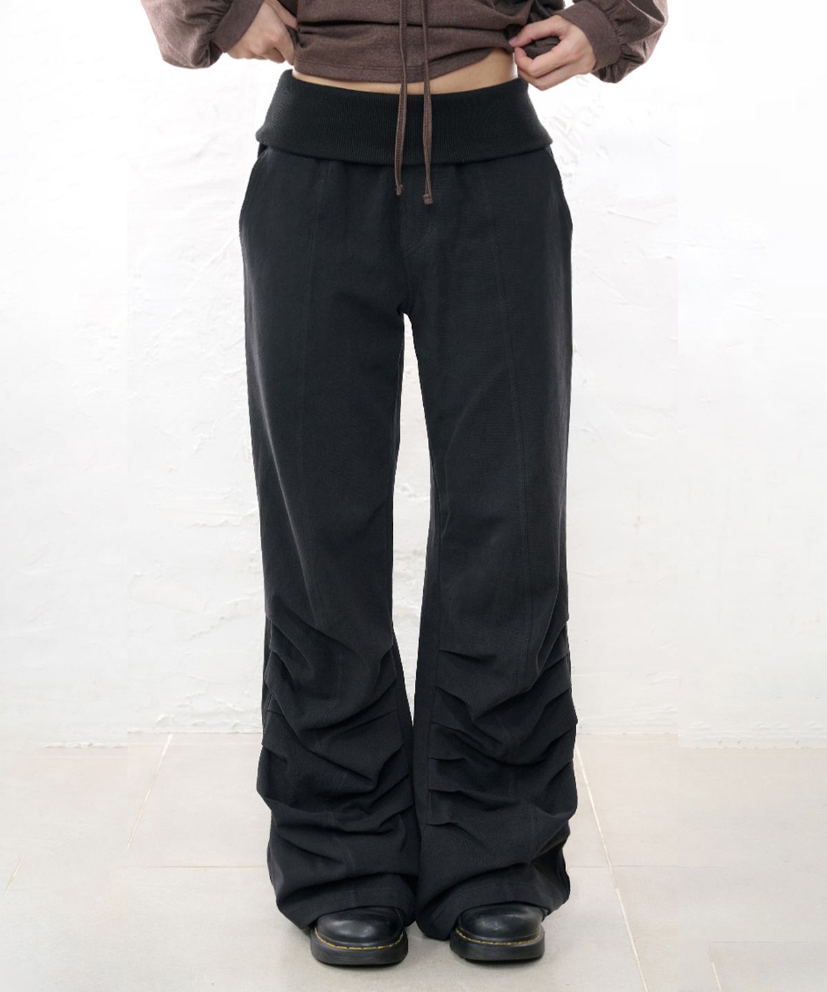 잇자바이브(ITZAVIBE) FOLDING SHIRRING PANTS - BLACK