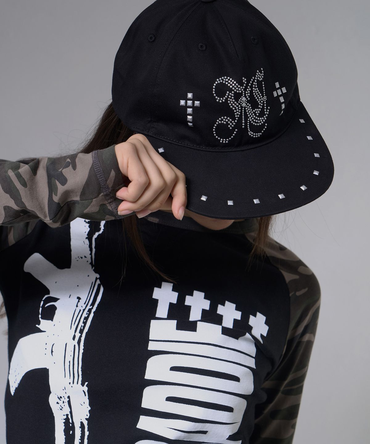 팬시클럽(FANCY CLUB) 헤일로 스터드 캡 (BLACK) F26ZE412