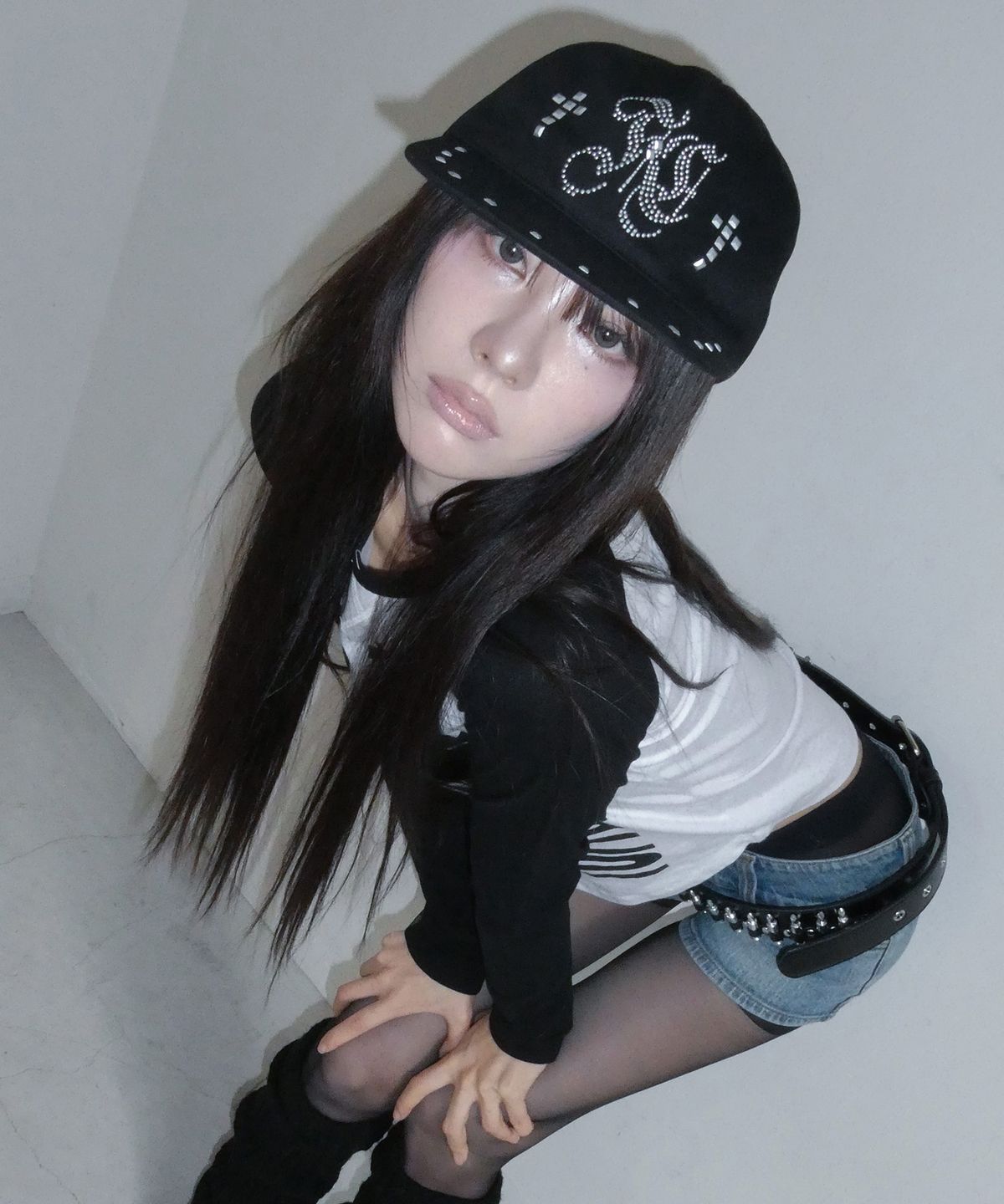 팬시클럽(FANCY CLUB) 헤일로 스터드 캡 (BLACK) F26ZE412
