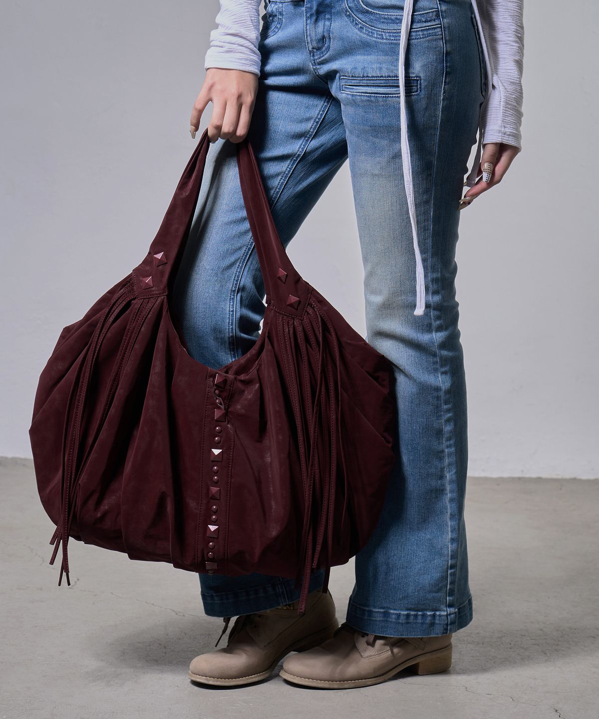 팬시클럽(FANCY CLUB) 드레이프 프린지 호보백 (BURGUNDY) F26ZE405