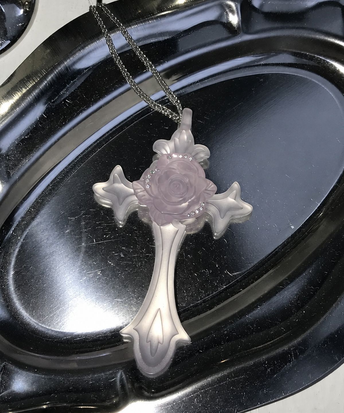 러브이즈트루(LUVISTRUE) RL ROSE CROSS NECKLACE(PURPLE)